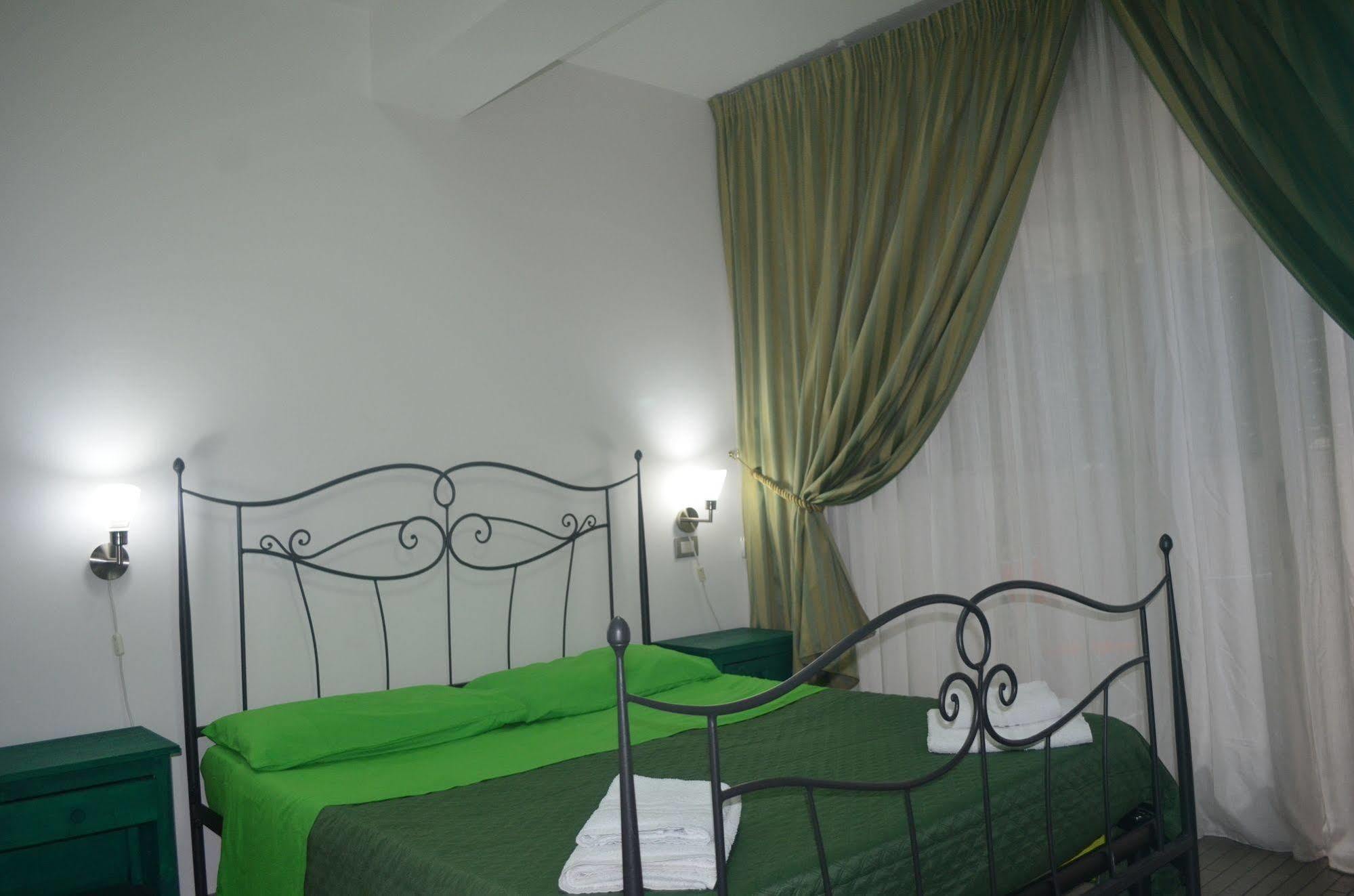 Bed and Breakfast Casa Del Vento Roccalumera Exterior foto