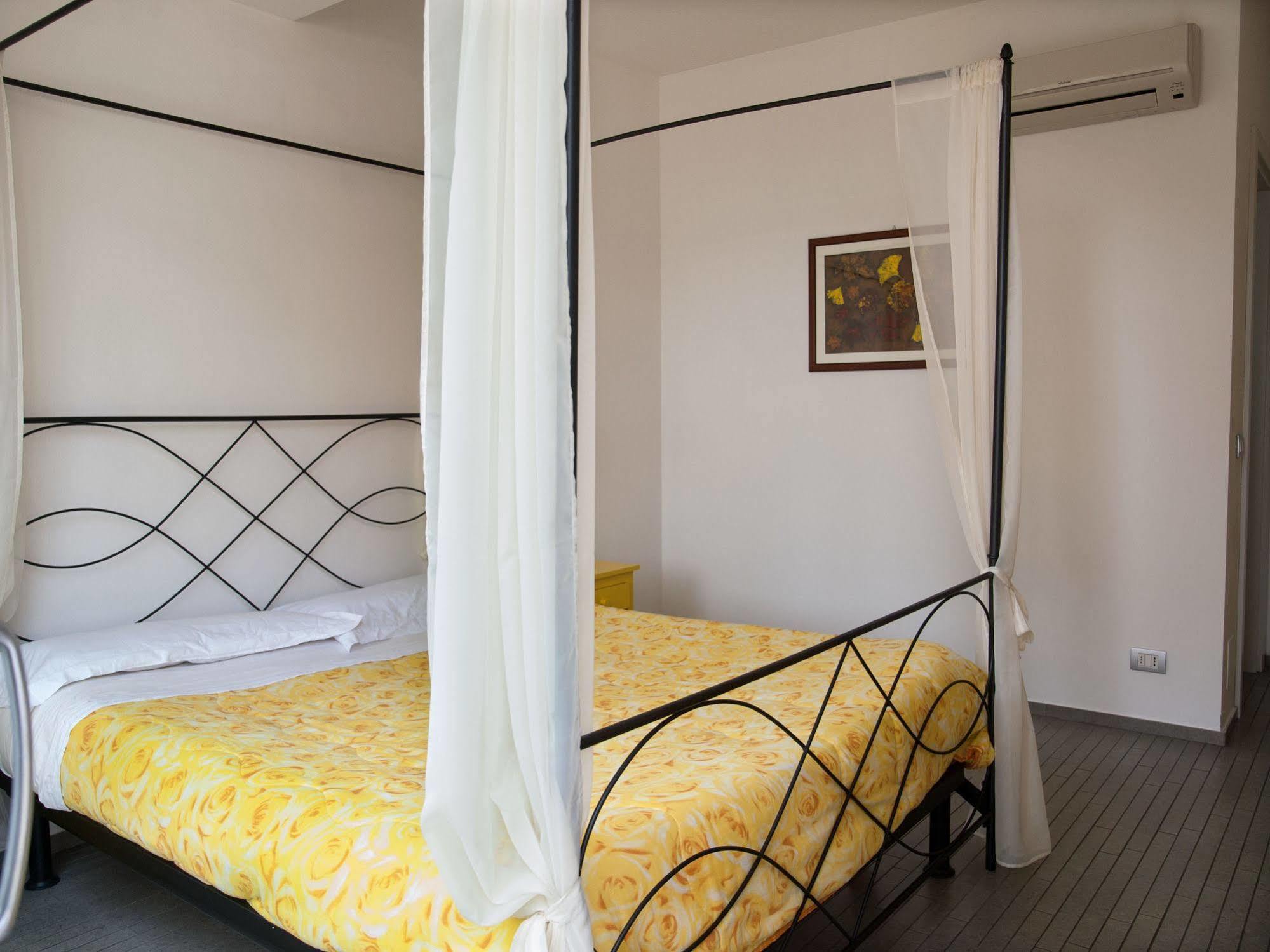 Bed and Breakfast Casa Del Vento Roccalumera Exterior foto